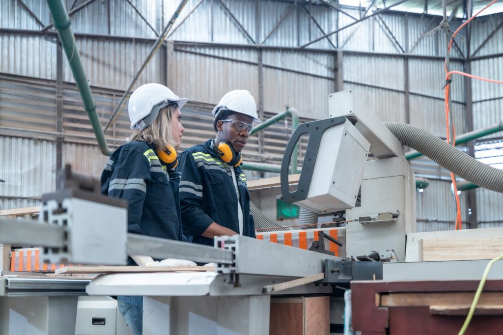 Wood mechanic inputs data, automates machines for cutting, laser, saw, milling, lathe in factory